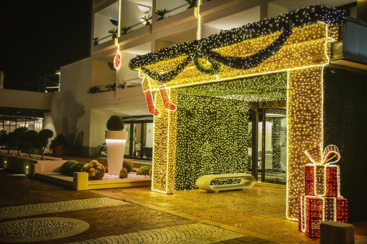 Mec Paestum Hotel Esterno foto Christmas lights in Nicosia