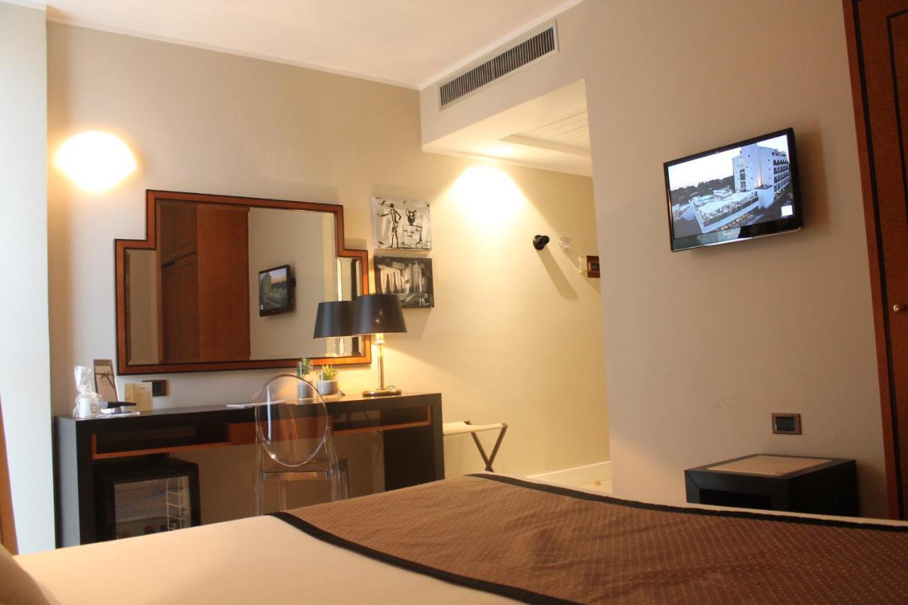 Mec Paestum Hotel Esterno foto A room at the hotel