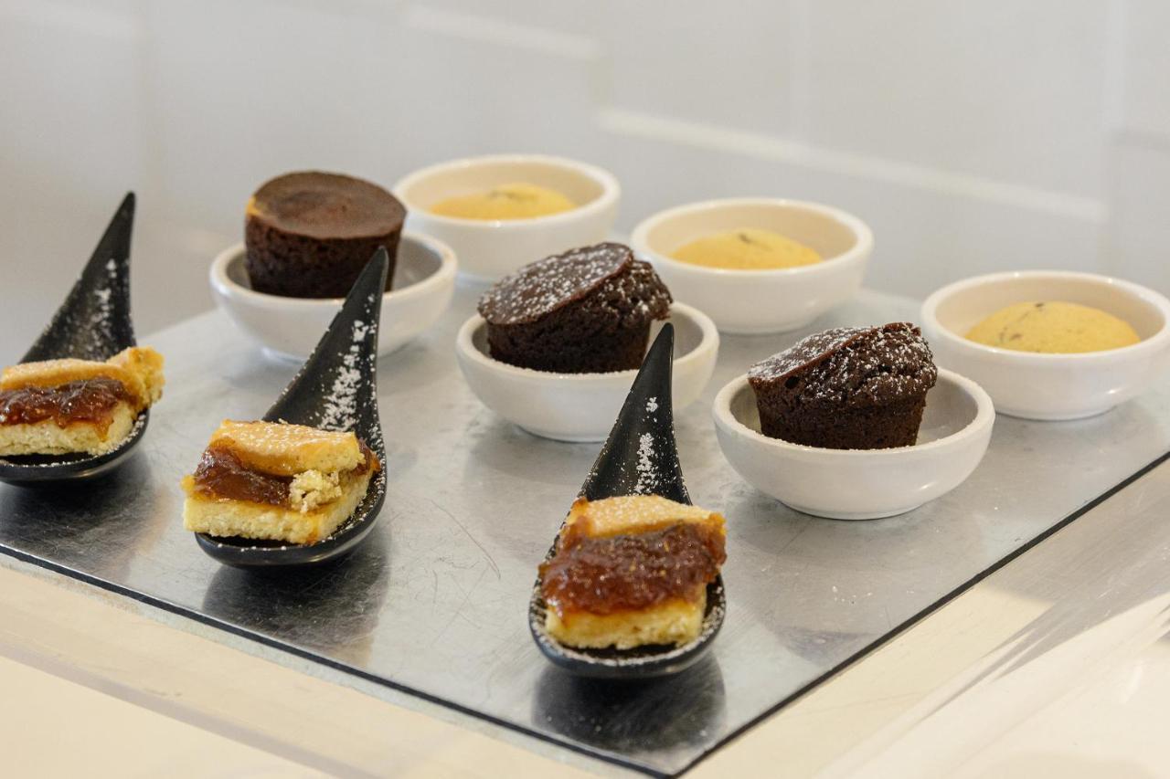 Mec Paestum Hotel Esterno foto A selection of desserts