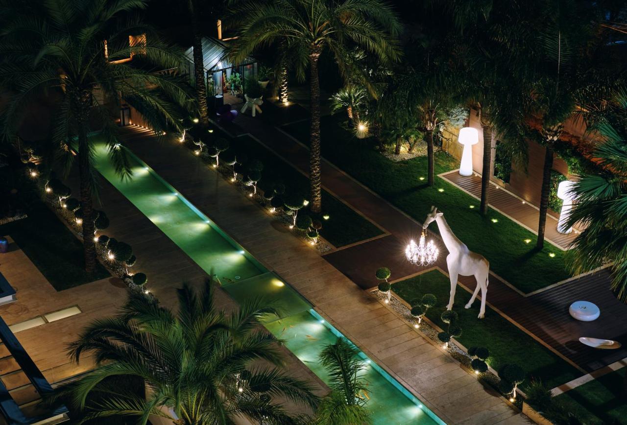 Mec Paestum Hotel Esterno foto The hotel at night
