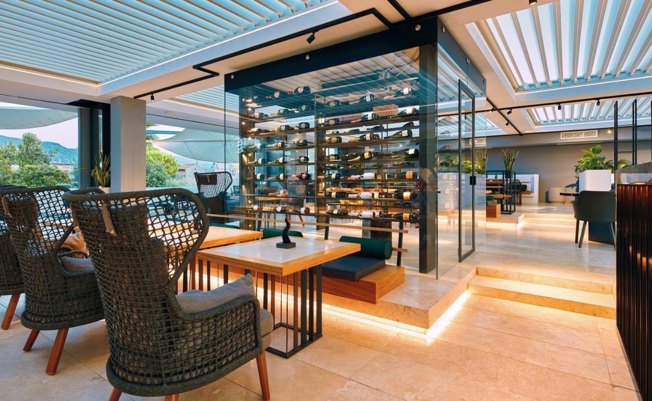 Mec Paestum Hotel Esterno foto The interior of the restaurant