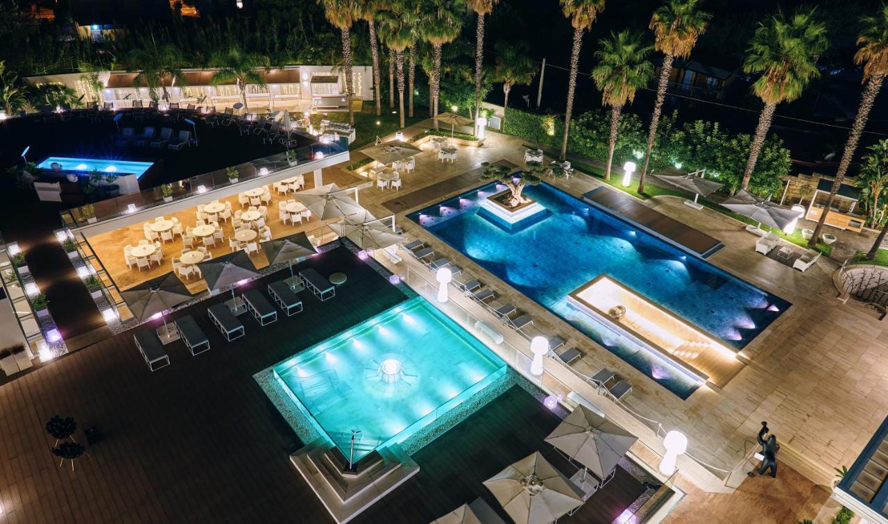 Mec Paestum Hotel Esterno foto The swimming pool at the hotel