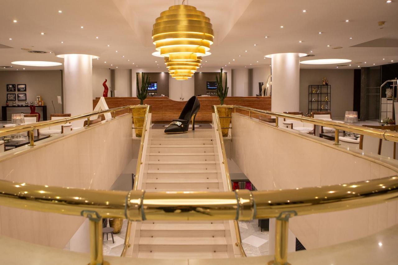 Mec Paestum Hotel Esterno foto The lobby of the hotel