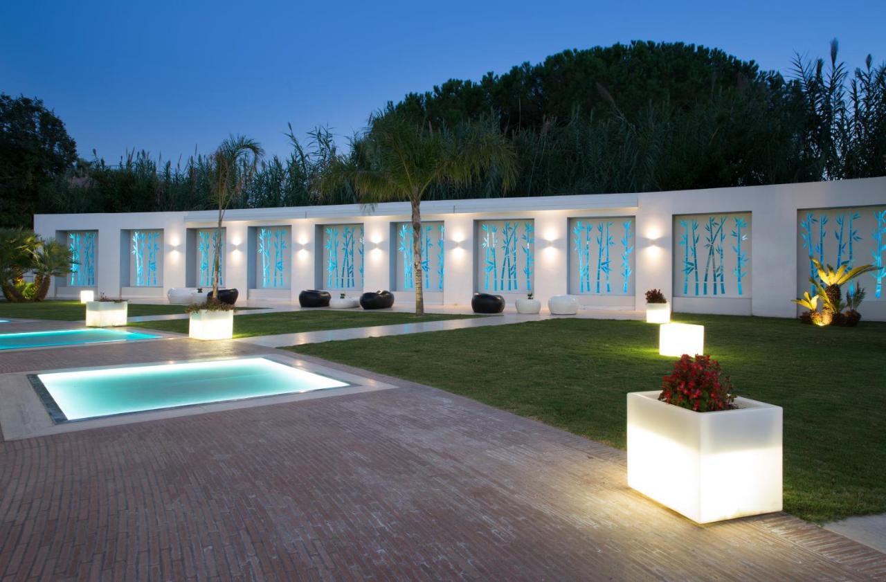 Mec Paestum Hotel Esterno foto Vondom Cube