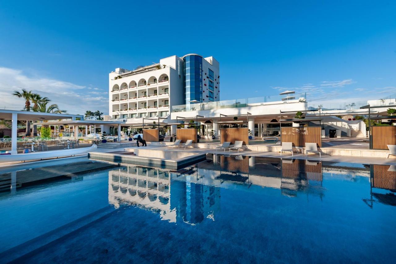 Mec Paestum Hotel Esterno foto The hotel's main pool