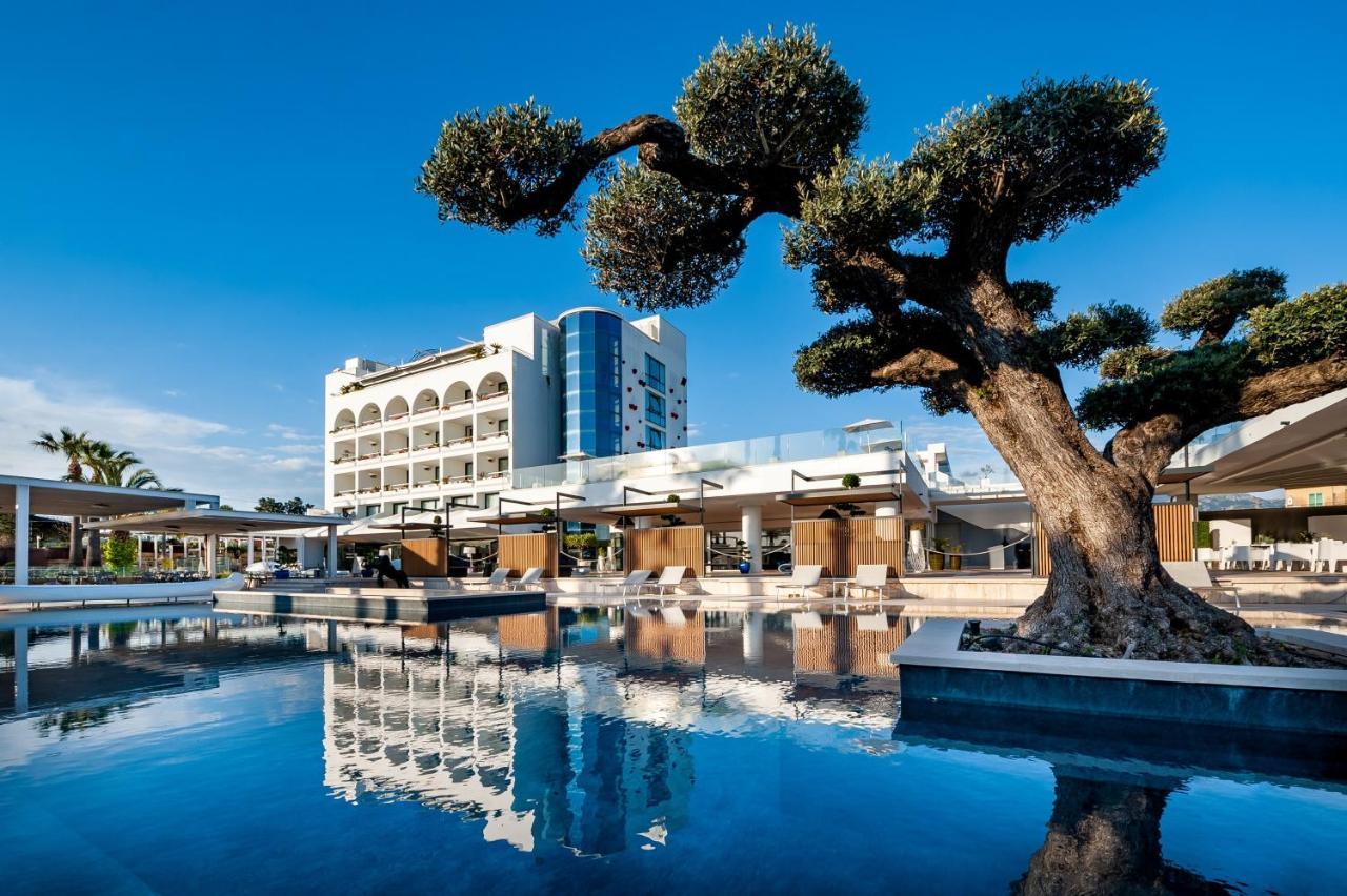 Mec Paestum Hotel Esterno foto The hotel's main pool