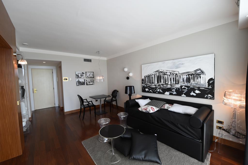 Mec Paestum Hotel Esterno foto A typical apartment